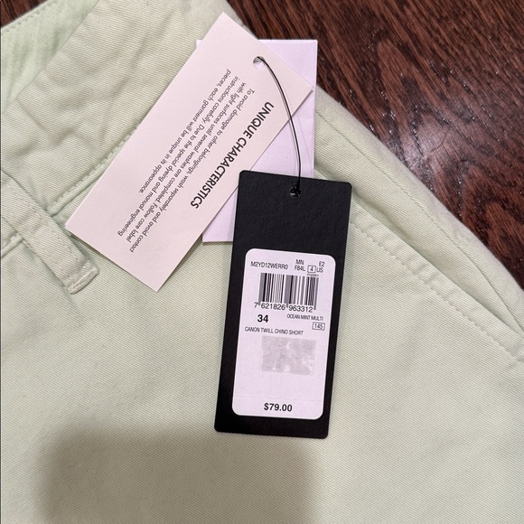 GUESS Men's Mint Green Flat Front Shorts - Picture 4 of 8